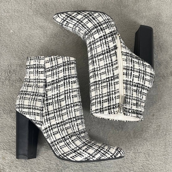 Shoedazzle Rosamund Block Heel Ankle Boot White Tweed Fabric Pointed Toe Sz 6.5 - Picture 2 of 12